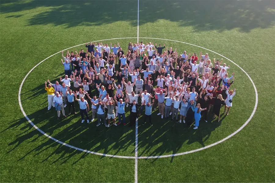 Keuken Kampioen personeel voetbalveld